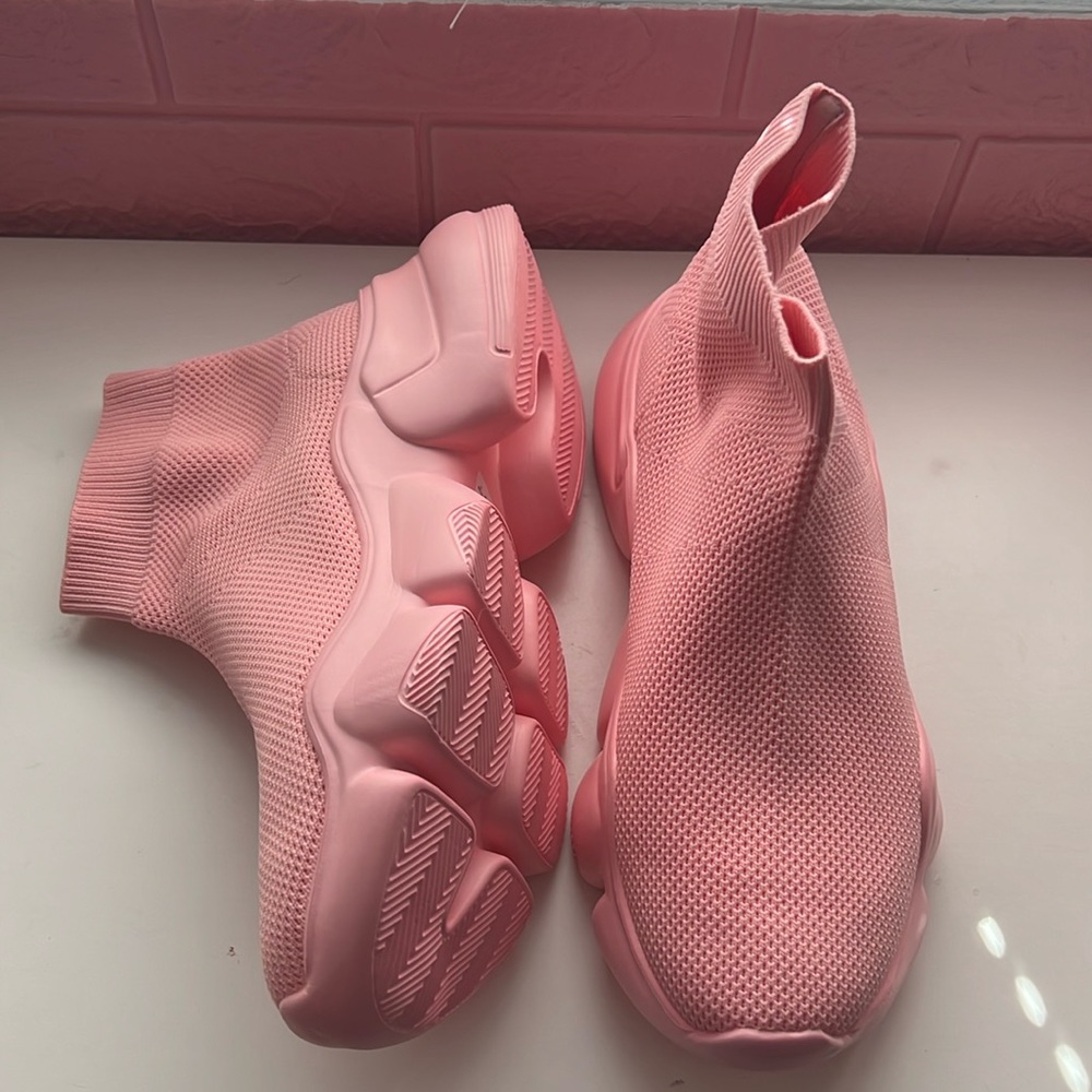 Pink chunky stretchy slip on sneakers size 9